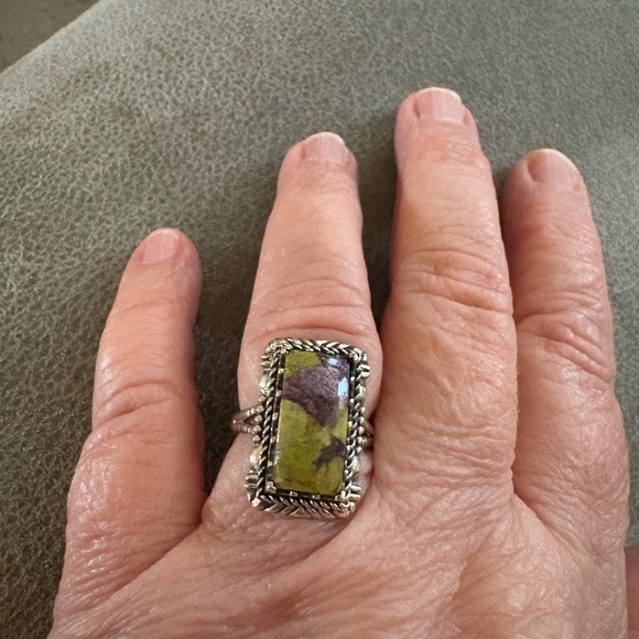 EUC not worn but few times. Southwestern.925 ring. Size 6.5 - Picture 5 of 10